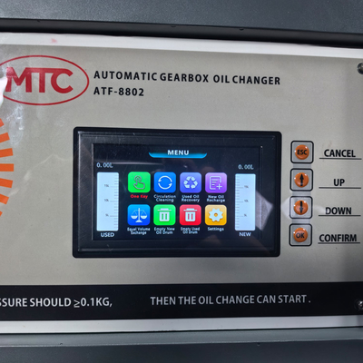 অটোমোবাইলের জন্য সম্পূর্ণ স্বয়ংক্রিয় ট্রান্সমিশন তেল পরিবর্তন এবং পরিষ্কারের মেশিন